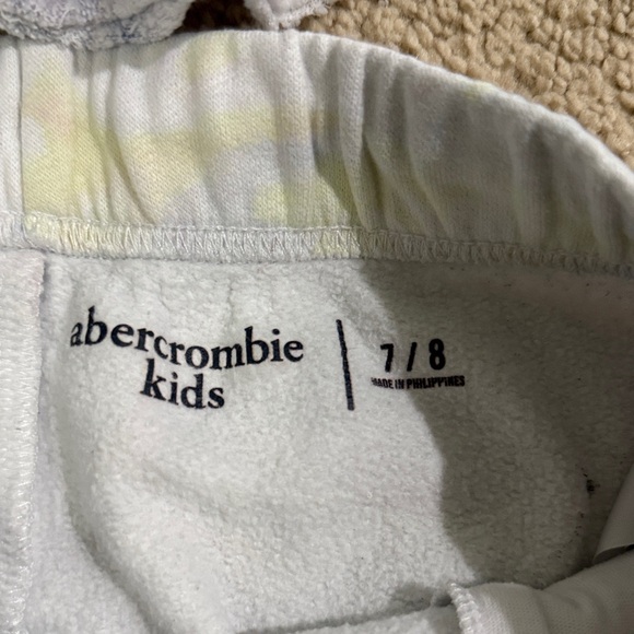 Bundle of 3 kids Multicolor and Black Shorts Set size small - Picture 2 of 4